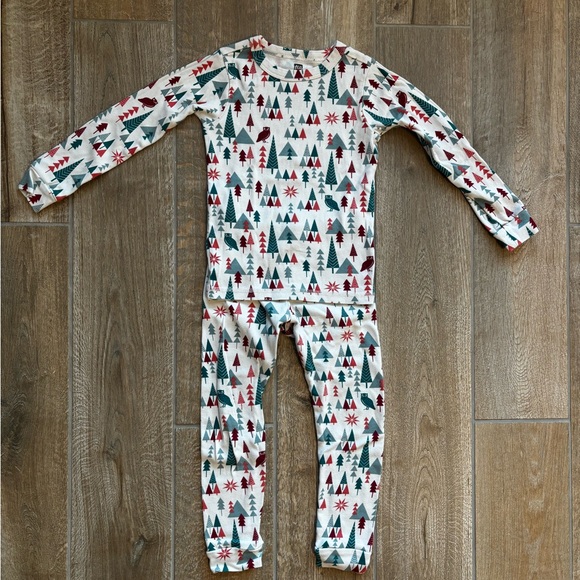 Tea Collection Red and Green Trees 100% Cotton Pajama Set Sz 5 - Picture 2 of 6